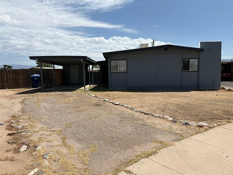 4677 S Canna Ln — Photo 2