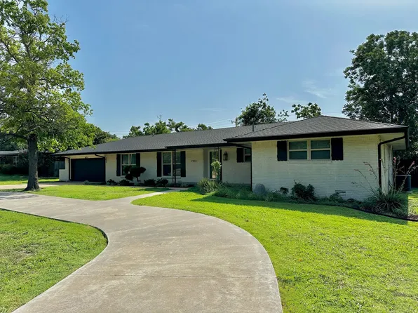 305 NW 35th St, Lawton, OK 73505