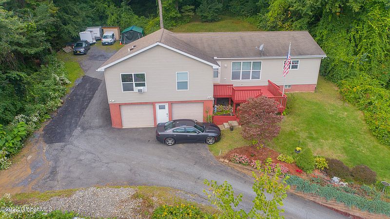 3rd image of 77 Canal Road