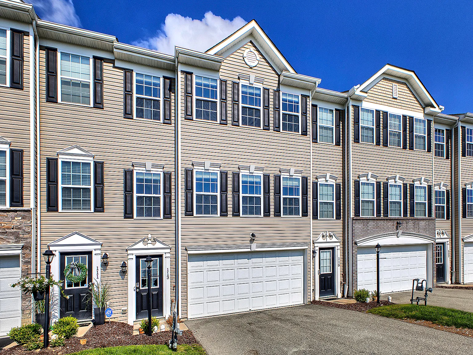 3 bed, 2.5 bath, 1565 sqft, $2,750 — Photo 3