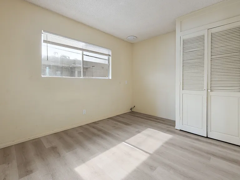 3877 Menlo Ave #10 — Photo 13