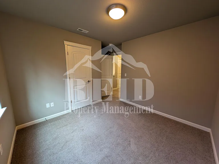 3887 Portside Dr — Photo 32