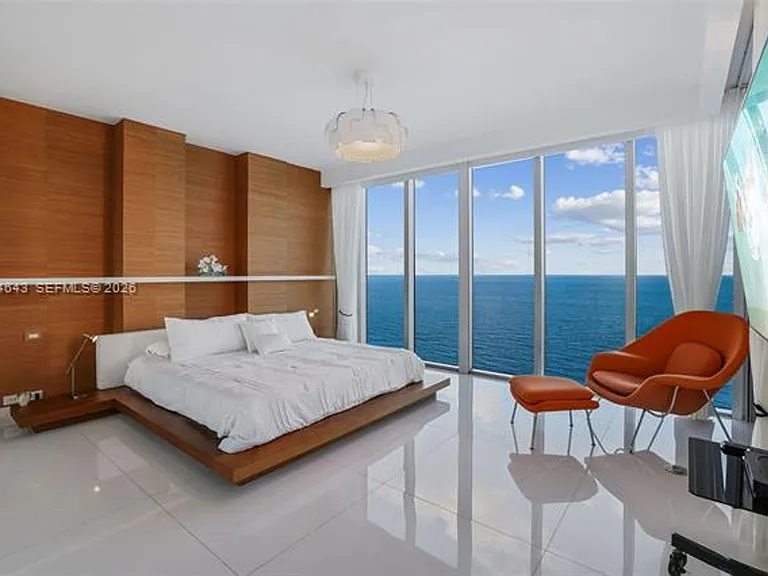 6899 Collins Avenue Cu #2208 — Photo 27