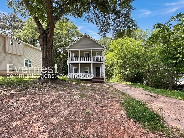 818 Woods Dr NW — Photo 1