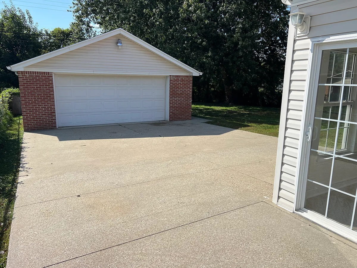 Building Photo - 8112 Smithton Rd