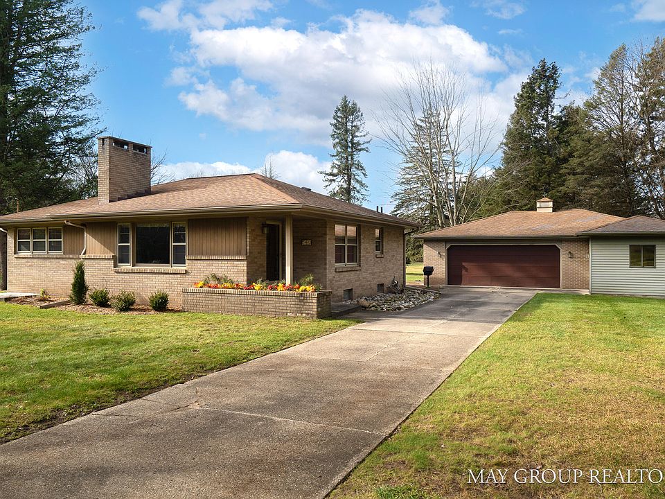 1st image of 465 Pine Land Dr SE