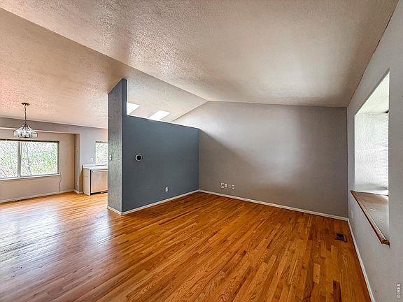 5th image of 2155 Stuart St