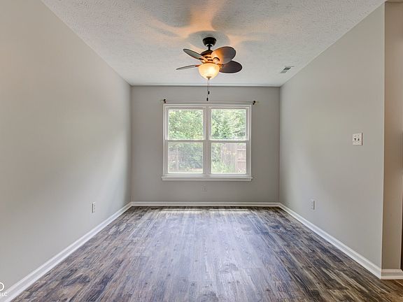 5th image of 4859 Pineleigh Pl