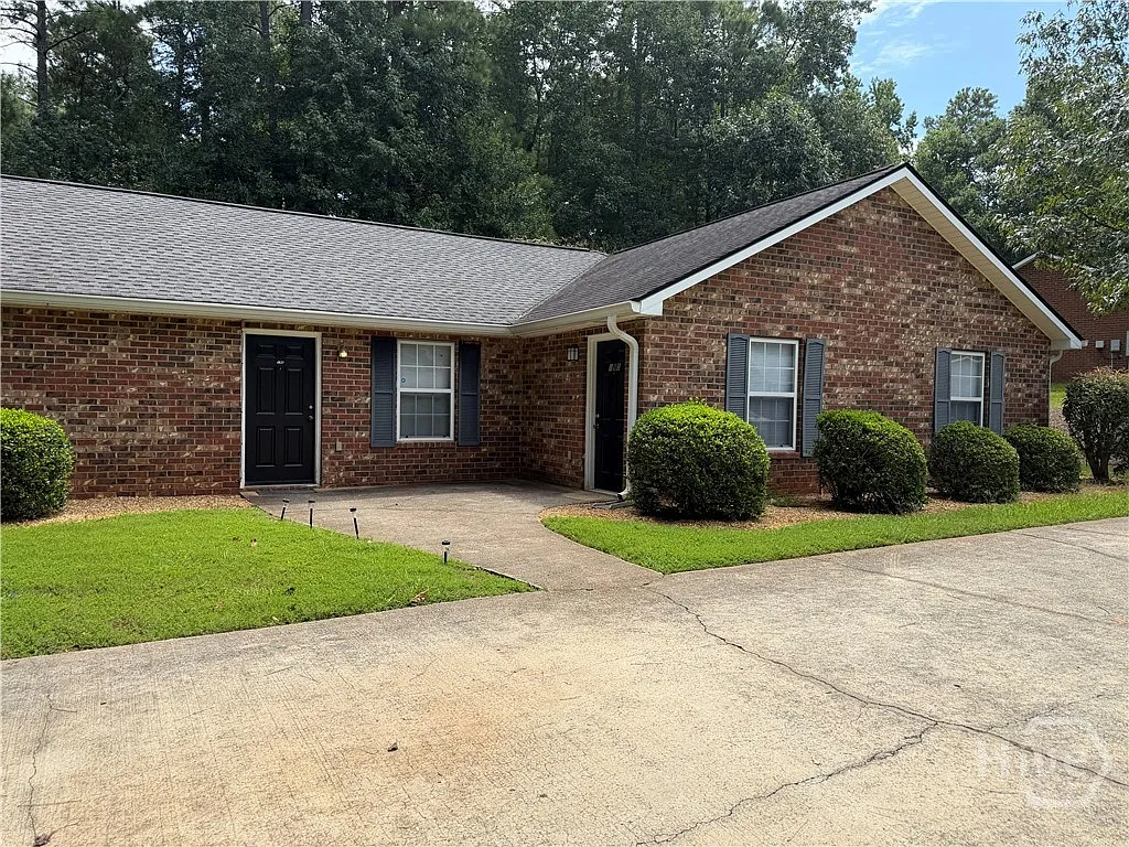 2 bed, 2.0 bath, 988 sqft, $1,200 — Photo 1