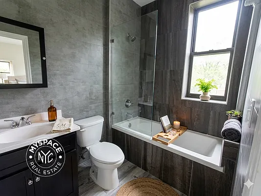 Rented by MySpaceNYC | media 6