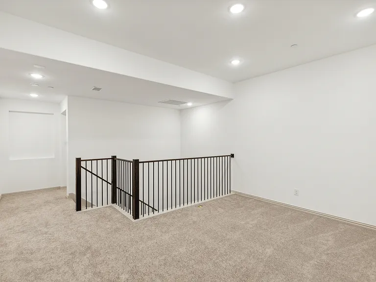 7043 Granbury Ln — Photo 17