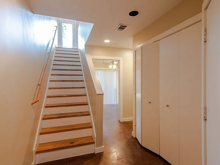 2724 Shelby Ave — Photo 5