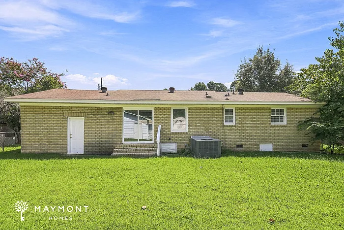 109 Wisteria Rd — Photo 3