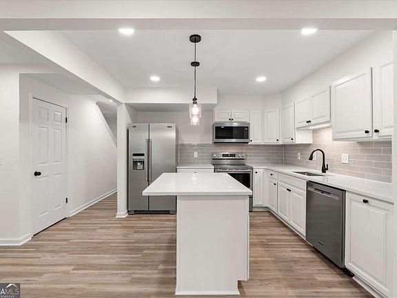 5th image of 4147 N Gloucester Pl