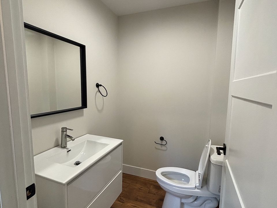 1st image of 195 Queen St #1