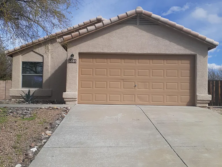 5595 S Acacia Ridge Dr — Photo 1