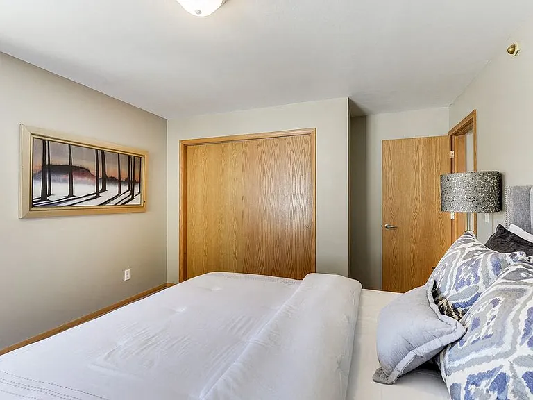 Edina Galleria Flats - 7008 Sandell Avenue