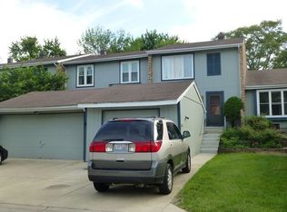 230 Lakeshore Ln, Bloomingdale, IL 60108
