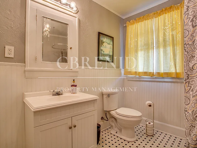 1214 W Maine St — Photo 25