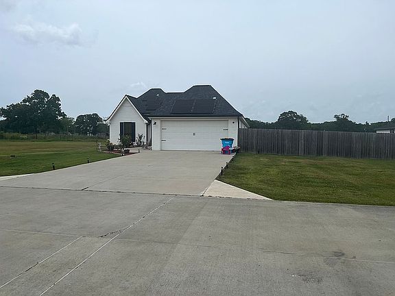 2nd image of 123 River Oaks Dr