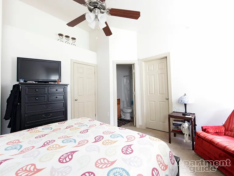 Indigo Pointe Townhomes — Photo 10