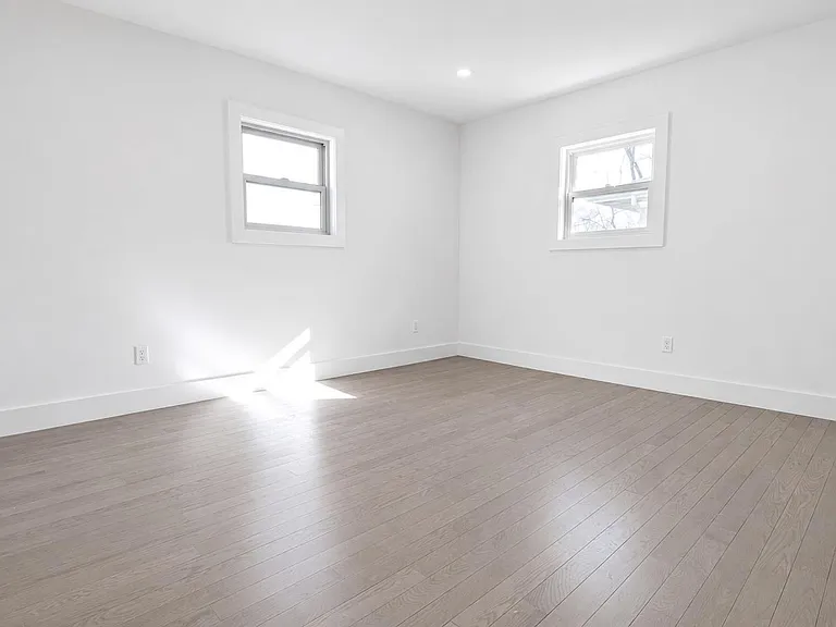 43 Yennicock Ave #2 — Photo 8
