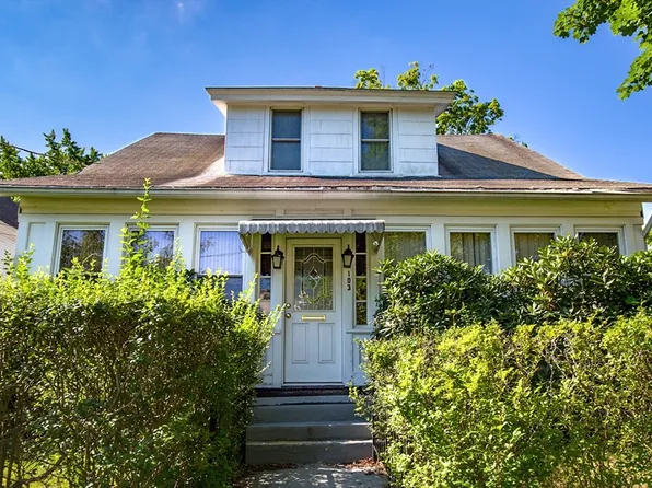 103 Ward St, Chicopee, MA 01020