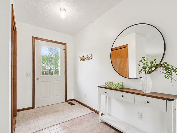 3rd image of 5560 Topanga Dr