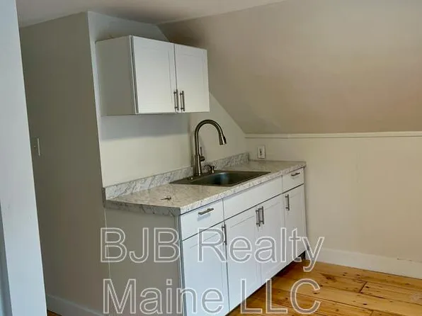 126 Emery St #3A, Portland, ME 04102