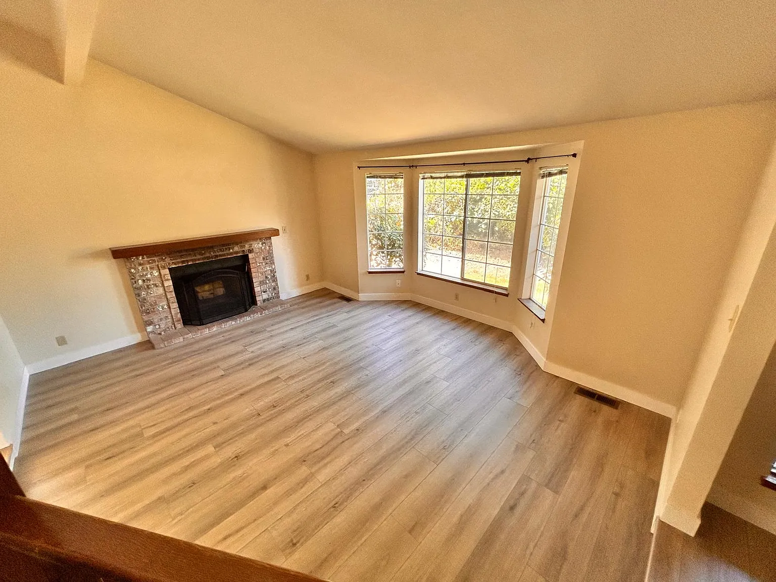3 bed, 2.5 bath, 1970 sqft, $3,649 — Photo 4