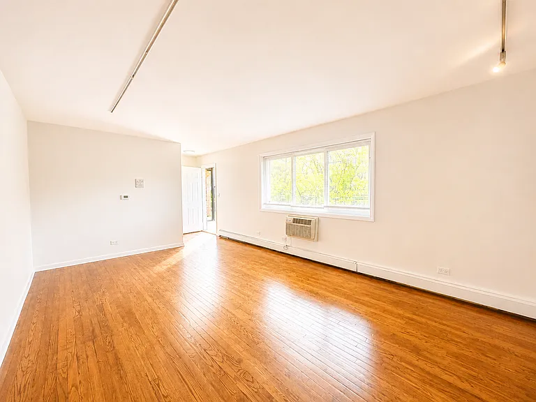 1404 W Estes Ave #2A — Photo 2