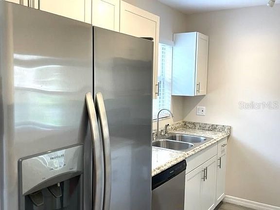 4th image of 4824 Village Gardens Dr