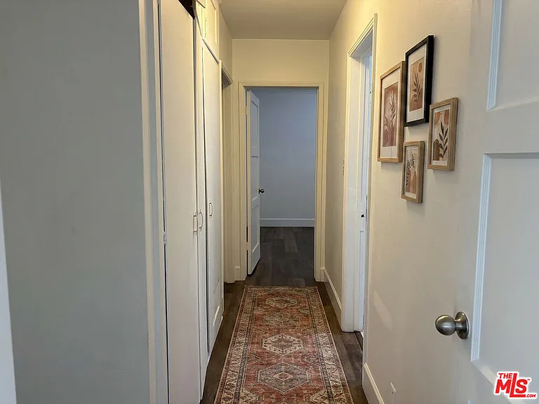 1638 Greenfield Ave — Photo 12