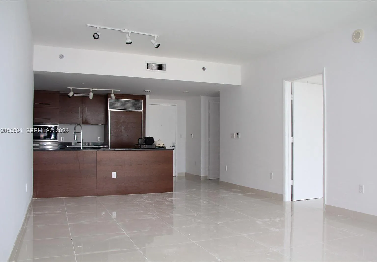 1 bed, 825 sqft, $3,295 — Photo 3