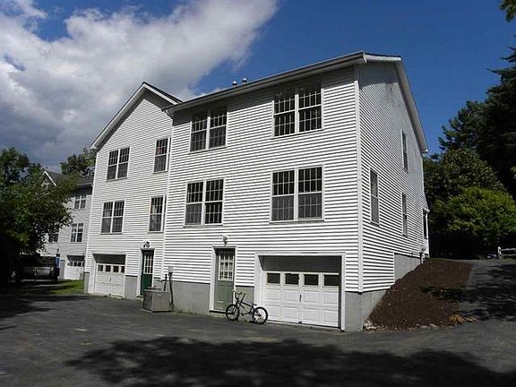 3rd image of 10 Rosewood Ct