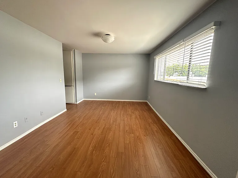 700 Westmount Dr #202 — Photo 15