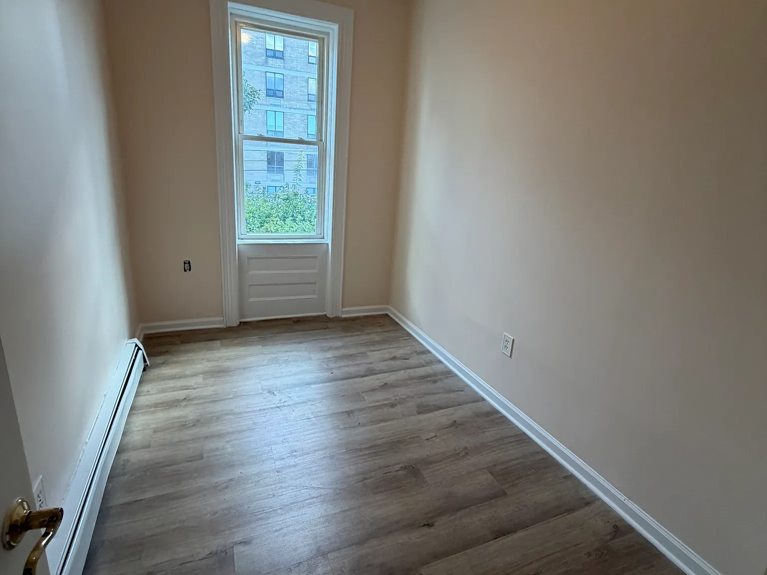 3 bed, 1000 sqft, $3,200 — Photo 4