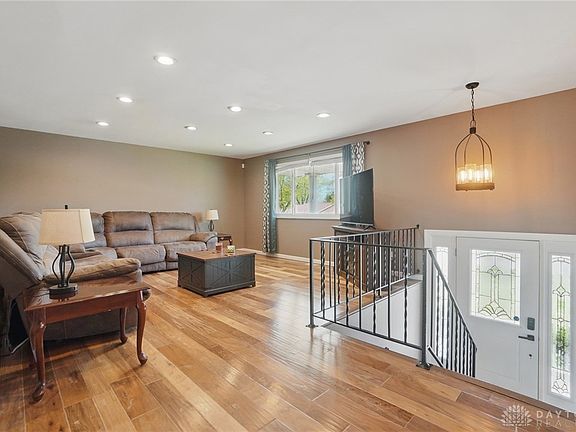 4th image of 2111 Granada Dr