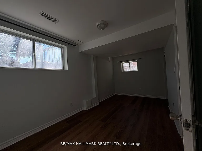 70 Eileen Ave #LOWER — Photo 14