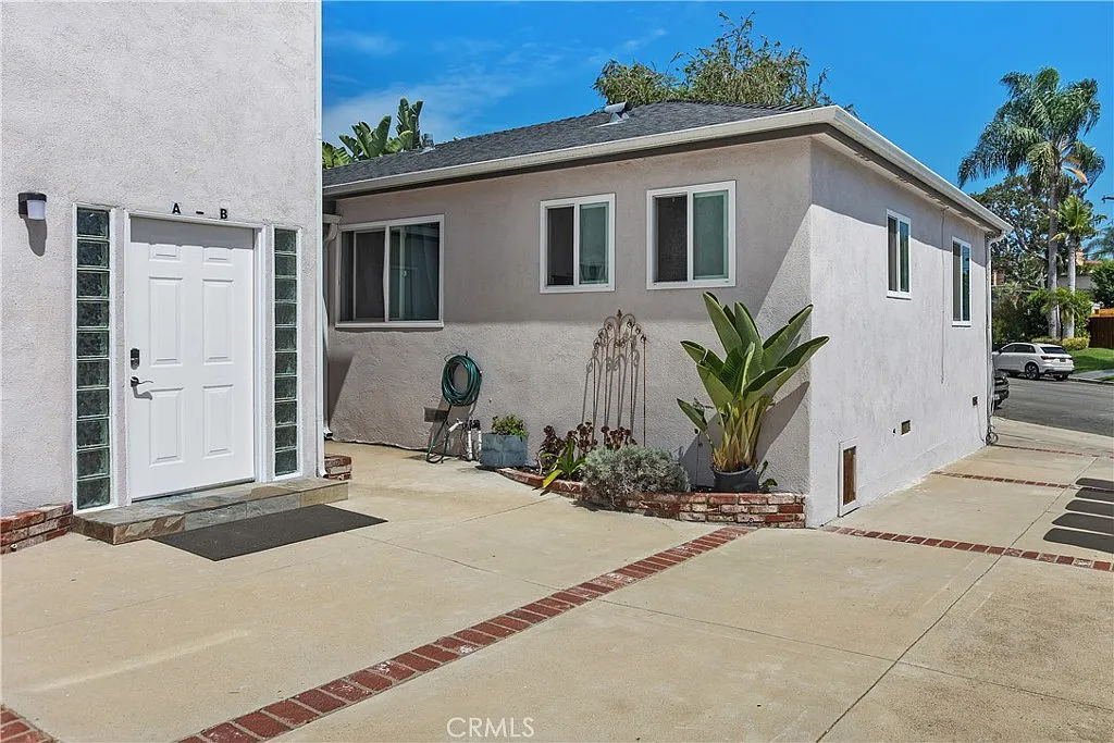 2 bed, 950 sqft, $4,950 — Photo 1