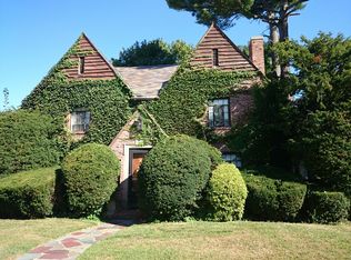 19 Woodard Rd, West Roxbury, MA 02132