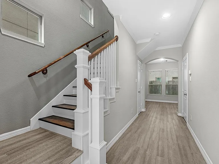 458 N Live Oak St — Photo 4