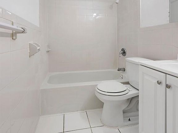 5th image of 1964 1st Ave APT 3Z
