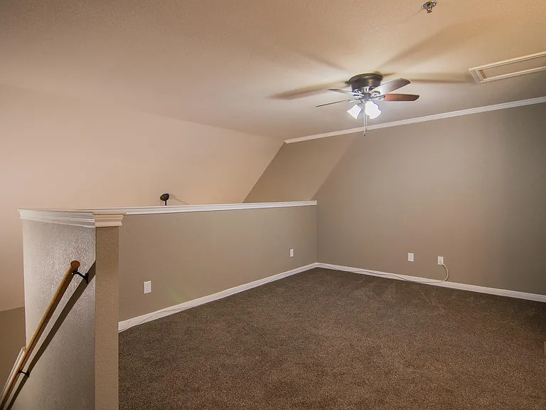 Creekside Apartments — Photo 34