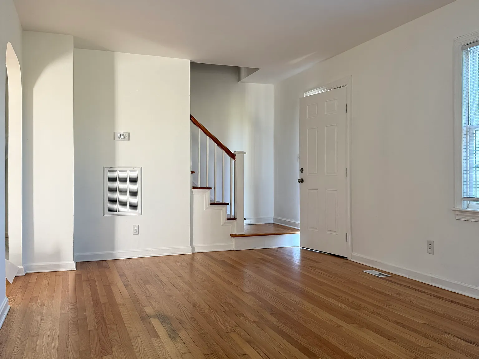 3 bed, 1850 sqft, $2,000 — Photo 2