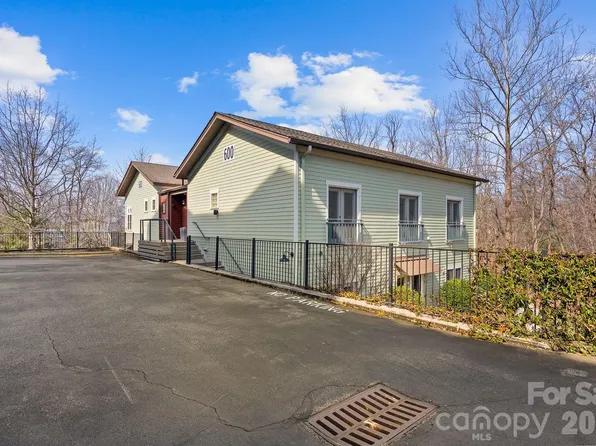 600 Skyloft Dr APT 202, Asheville, NC 28801