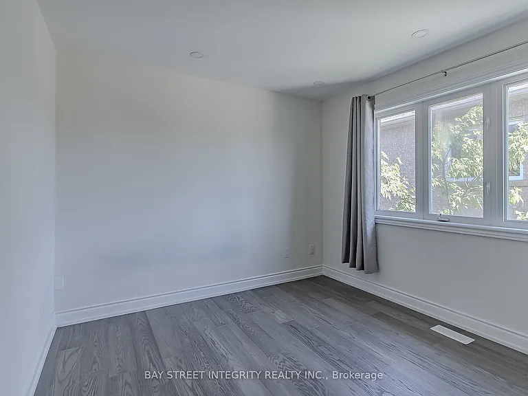 110 Holly Dr — Photo 10