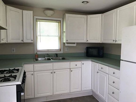 2nd image of 284 W 9th St