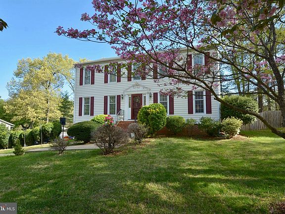 3rd image of 613 Winterberry Dr