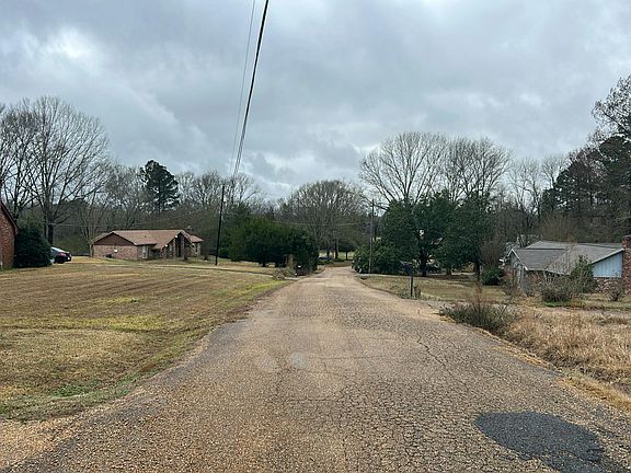 5th image of 2450 S Pine Lea Dr